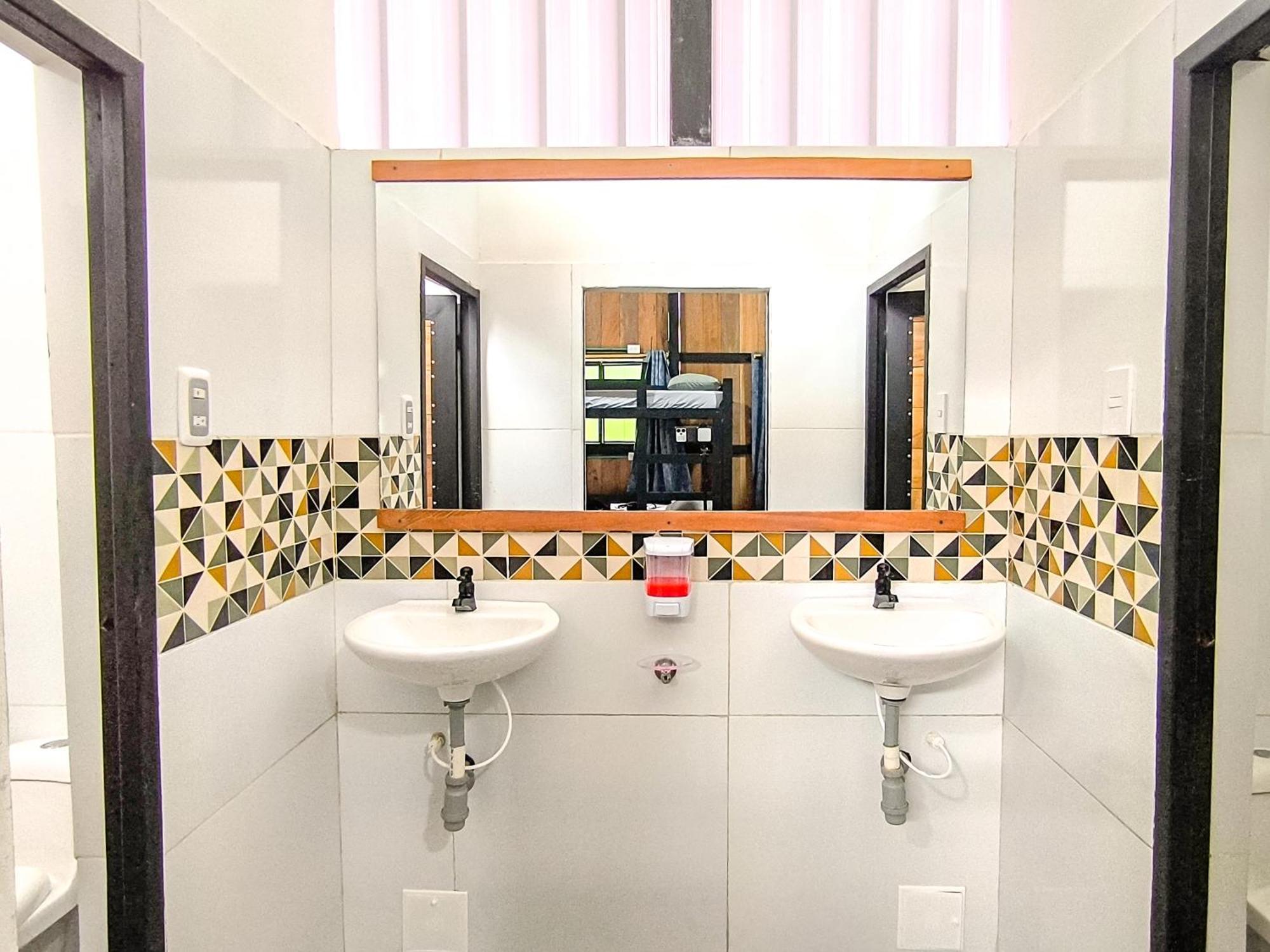 Hostel Casa De Las Palmas Tours Летисия Экстерьер фото
