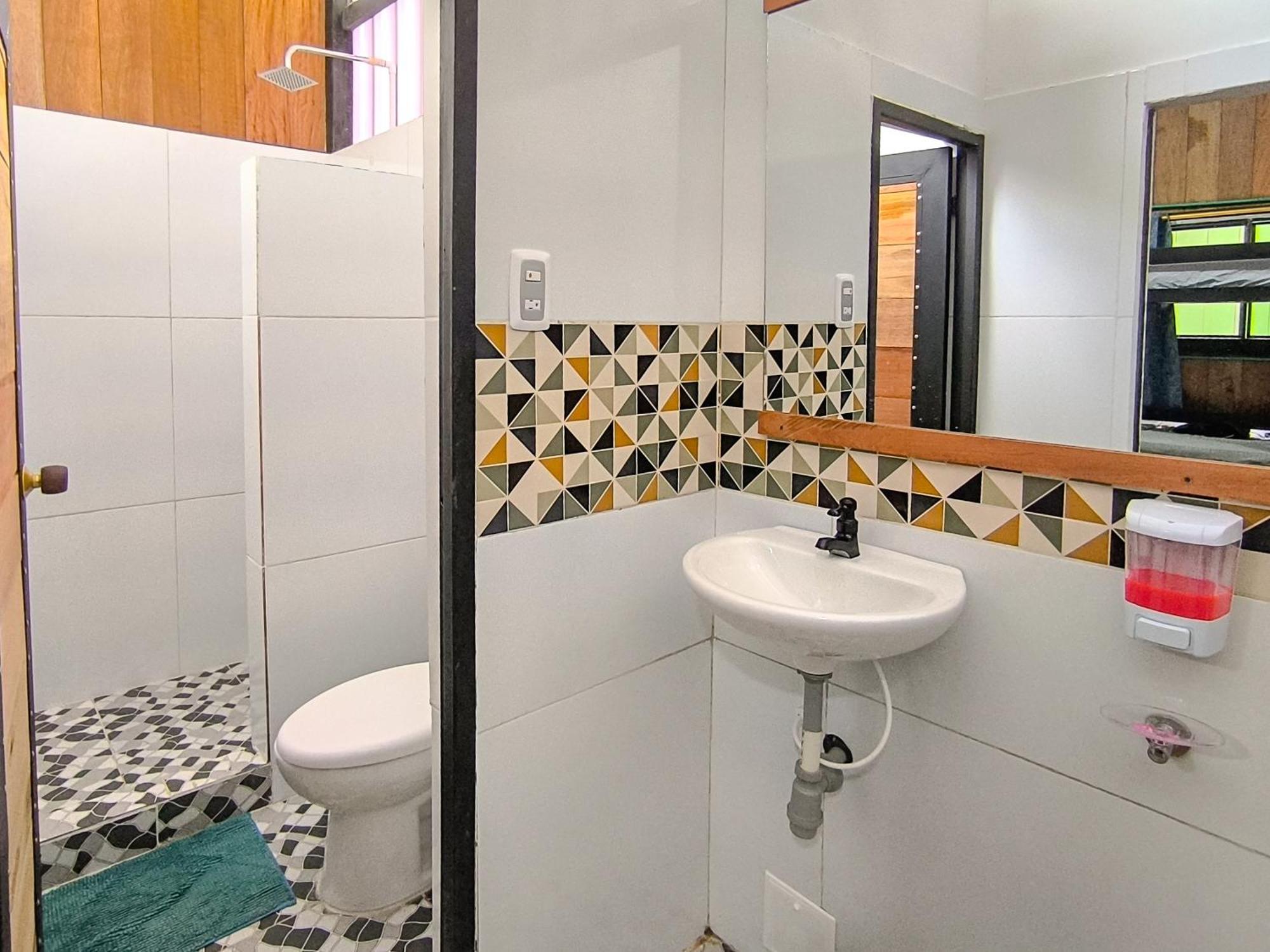 Hostel Casa De Las Palmas Tours Летисия Экстерьер фото